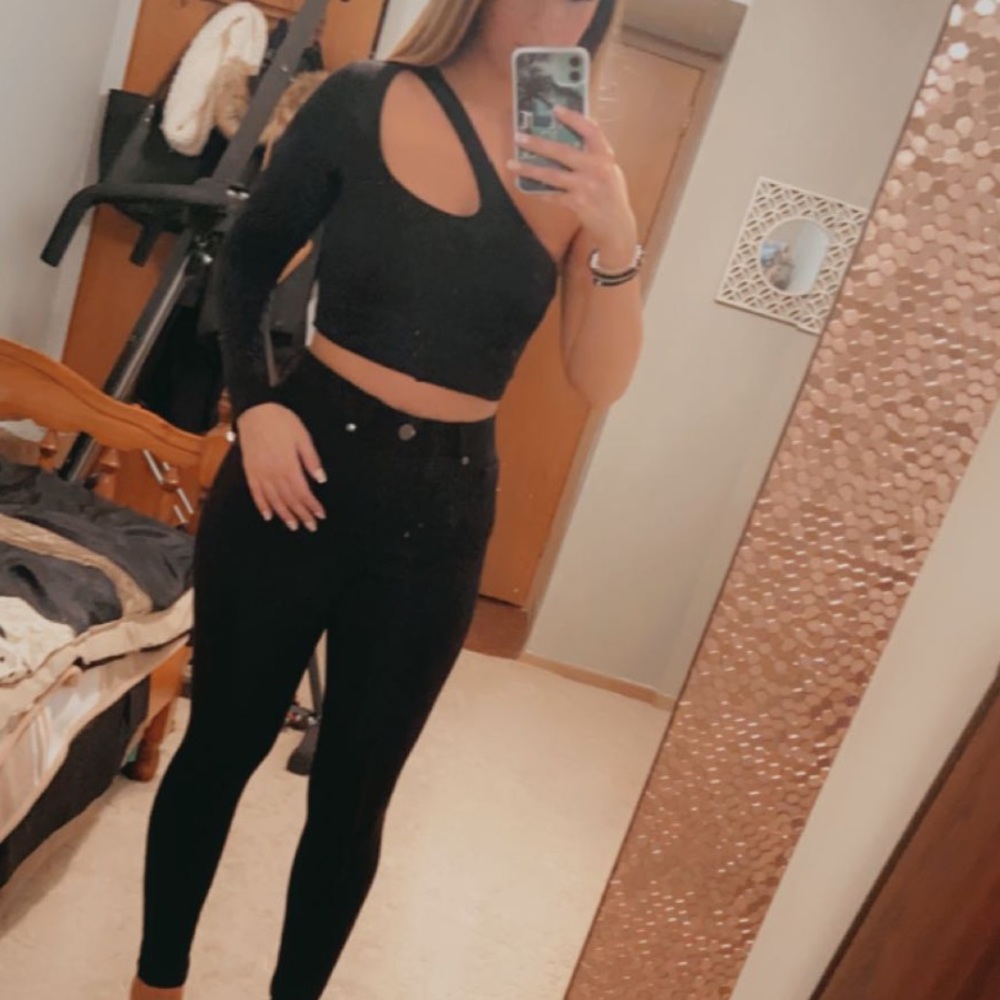 Black crop top
